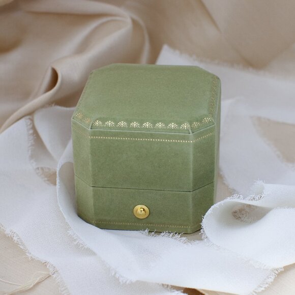 Soft Velvet Ring Box – Pale Green with Gold Detail - Picture 1 of 10